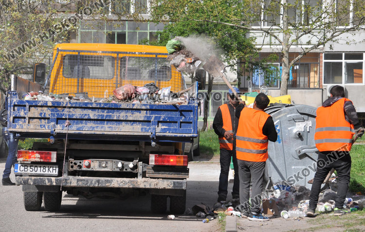 Облаци от пепел в Орфей, изсипват я от контейнерите на улицата