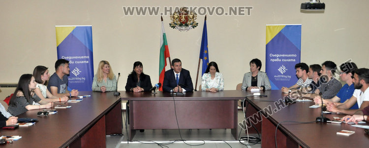 Дечев прие международна младежка делегация по иновативна програма