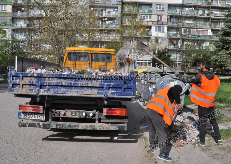 Облаци от пепел в Орфей, изсипват я от контейнерите на улицата