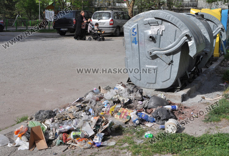 Облаци от пепел в Орфей, изсипват я от контейнерите на улицата