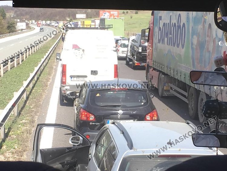 Катастрофа с 6 жертви блокира движението по АМ "Тракия"