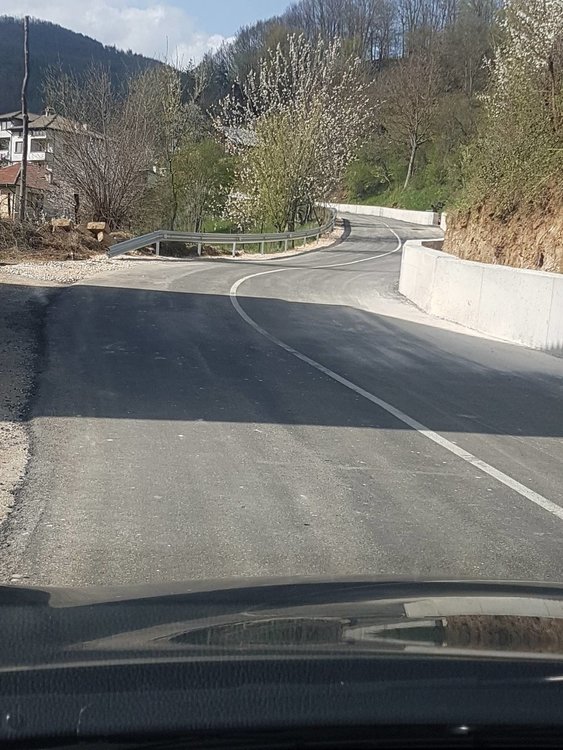 Пуснаха пътят през Влахово, край на обикалянето заради свлачището