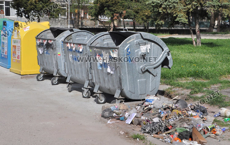 Облаци от пепел в Орфей, изсипват я от контейнерите на улицата