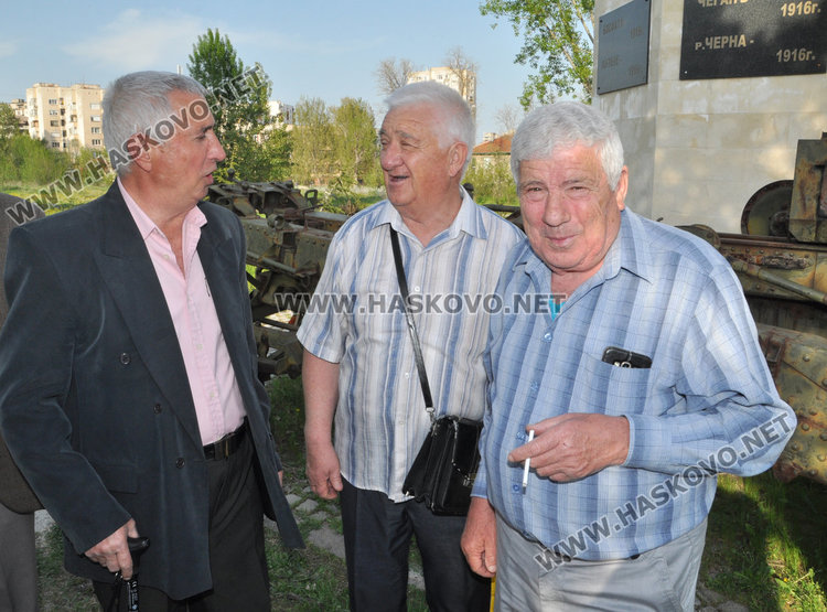 Резервните офицери от Втора армия склониха глави пред Десети родопски полк