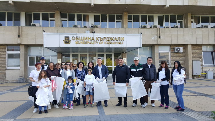 Кърджалийци се включиха в традиционното пролетно почистване