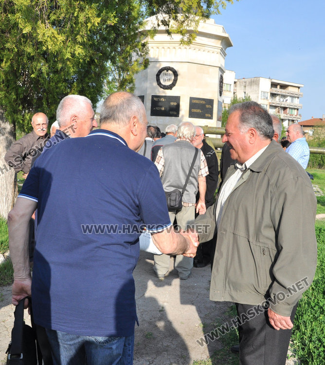 Резервните офицери от Втора армия склониха глави пред Десети родопски полк