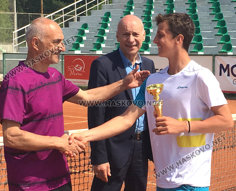 Даниен Венгер