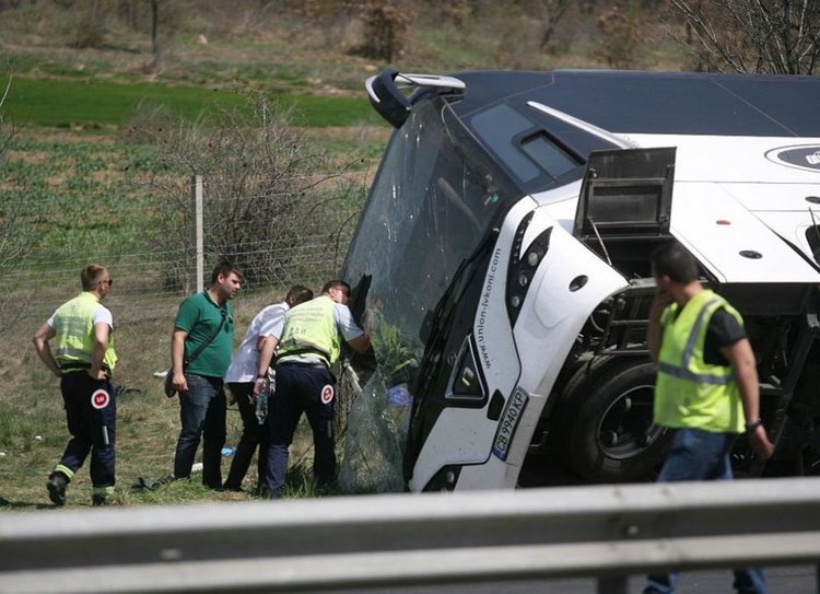 Алекси Стратиев: Лек автомобил не може да изхвърли автобуса от пътя 