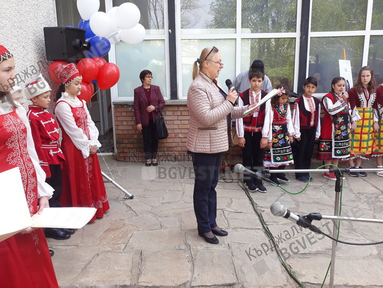 Тридесет и двама ученици се включиха във фестивал на руската поезия, песен и танц в Кърджали