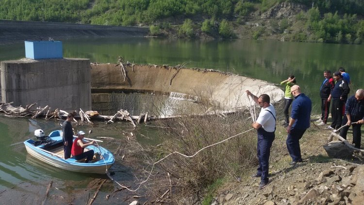 Синдикален регионален съюз „Подкрепа“ почисти яз. „Боровица“ за Деня на Земята