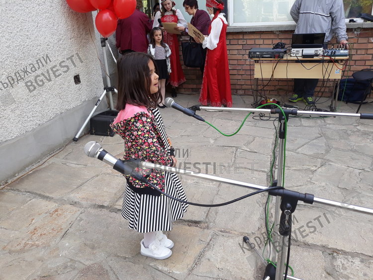 Тридесет и двама ученици се включиха във фестивал на руската поезия, песен и танц в Кърджали