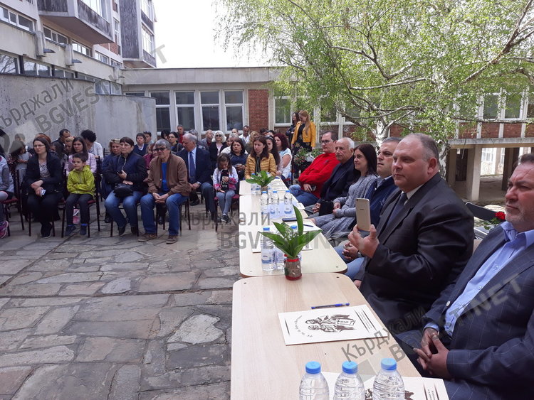 Тридесет и двама ученици се включиха във фестивал на руската поезия, песен и танц в Кърджали