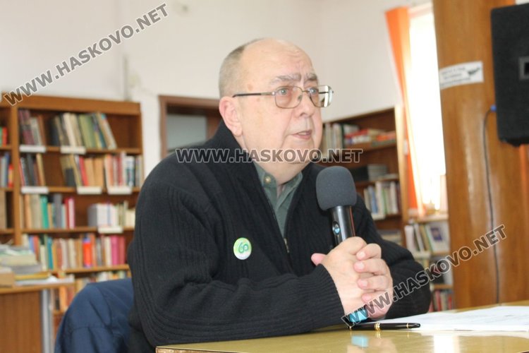 Поетът Виктор Самуилов към каравеловци: Не бързайте да пораствате!