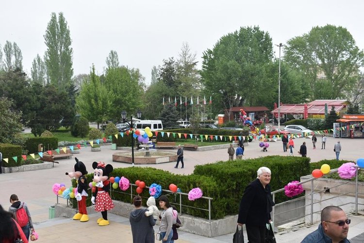 За трета поредна година „Брилянтин“ забавлява децата на Асеновград