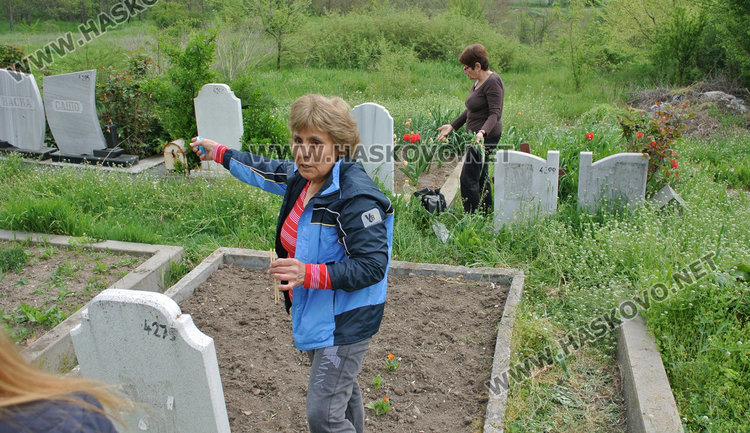 Гробищните паркове в трева до кръста, „Обреден дом“: Косим от 2 април