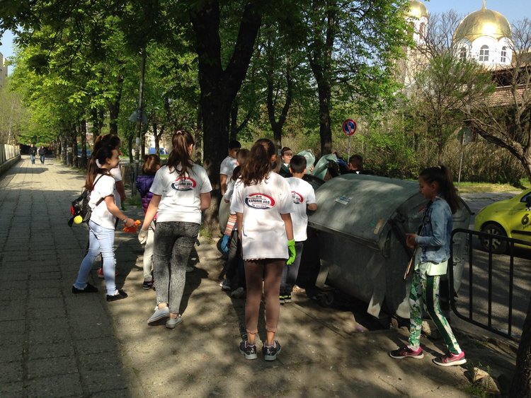 Паисиевци се включиха в инициативата „Кърджали – чист и красив“