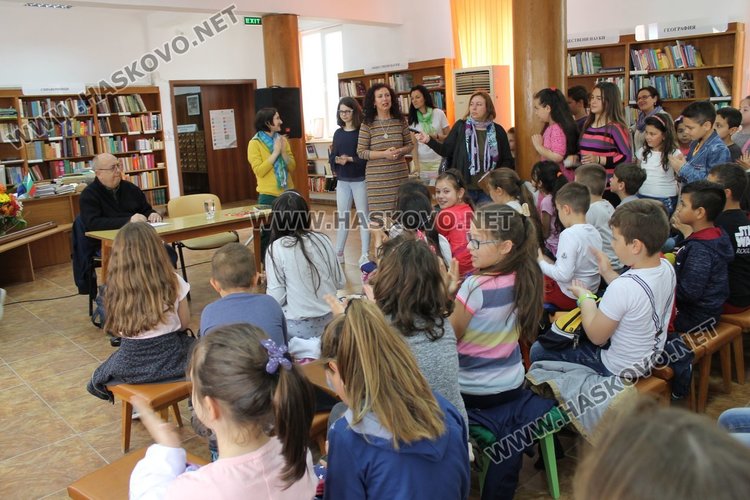 Поетът Виктор Самуилов към каравеловци: Не бързайте да пораствате!