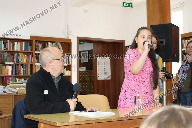 Поетът Виктор Самуилов към каравеловци: Не бързайте да пораствате!