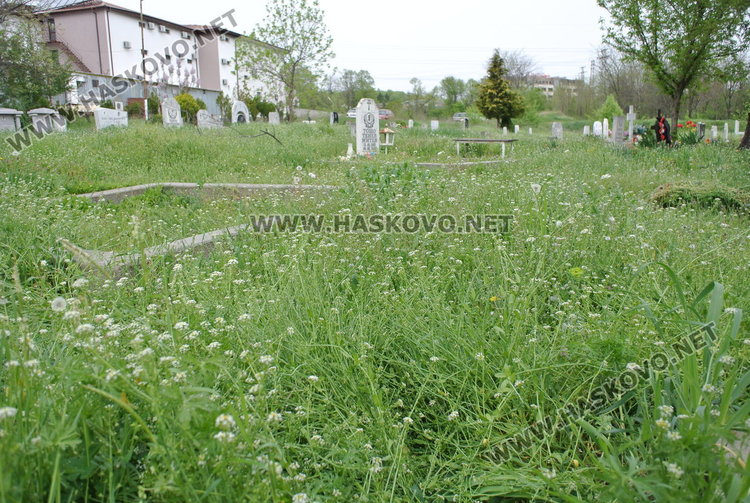 Гробищните паркове в трева до кръста, „Обреден дом“: Косим от 2 април