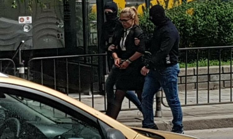 Кметицата на "Младост" Десислава Иванчева с белезници! Май за подкуп