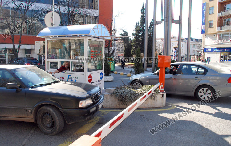 Прокуратурата и областният също оспориха цените на паркоместата в Хасково