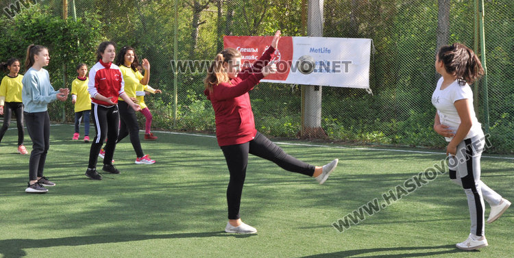 80 деца в игрите на Спешъл Олимпикс по народна топка и футбол в Хасково