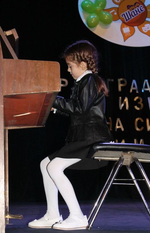 300 димитровградски таланти участват в конкурса "Шанс"