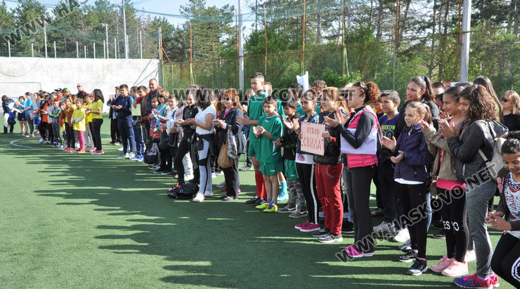 80 деца в игрите на Спешъл Олимпикс по народна топка и футбол в Хасково