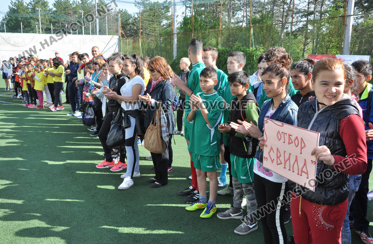 80 деца в игрите на Спешъл Олимпикс по народна топка и футбол в Хасково