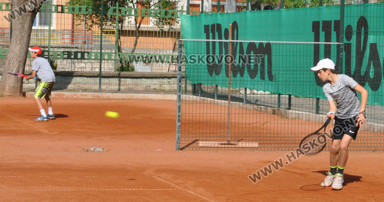 Адриано Дженев (вдясно)