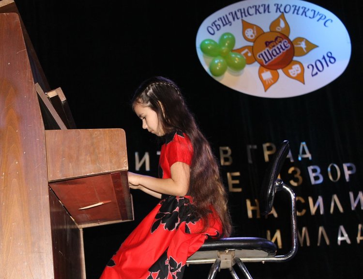 300 димитровградски таланти участват в конкурса "Шанс"