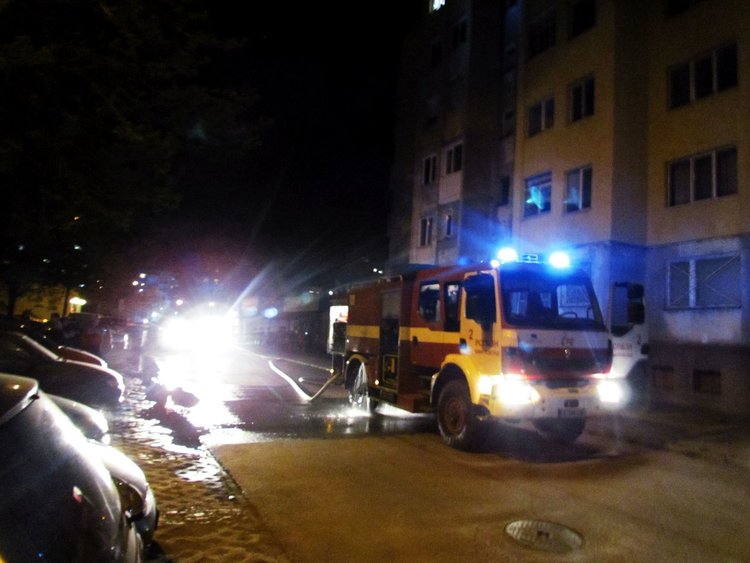 Гасят пожар в жилище на ул."П.Берон"