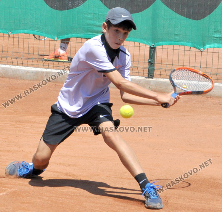 Адриано Дженев ще спори за трофея на Държавния турнир по тенис в Хасково