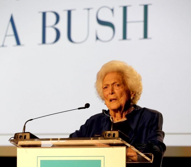  Почина Барбара Буш