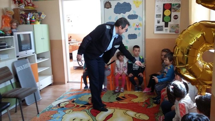 Деца от Градина имаха незабравима среща с полицаи