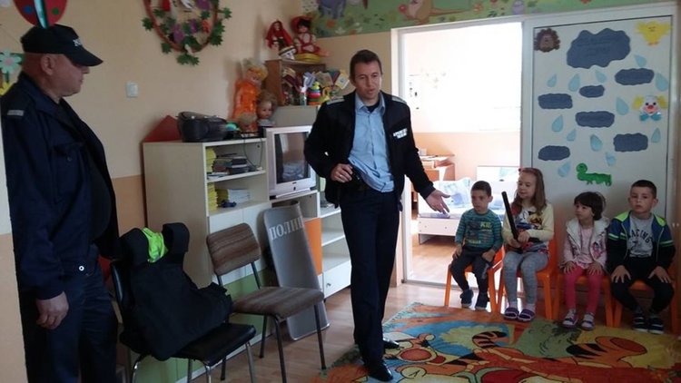 Деца от Градина имаха незабравима среща с полицаи