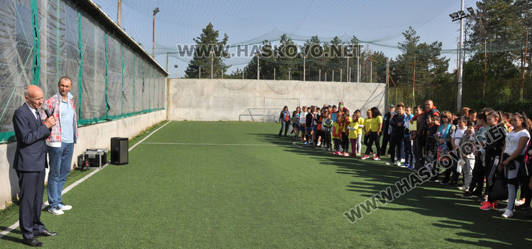 80 деца в игрите на Спешъл Олимпикс по народна топка и футбол в Хасково