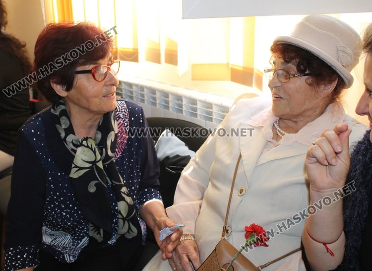 Бивши и настоящи каравеловци организираха среща на поколенията