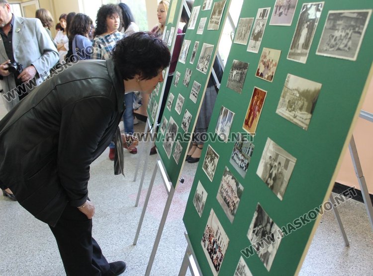 Бивши и настоящи каравеловци организираха среща на поколенията