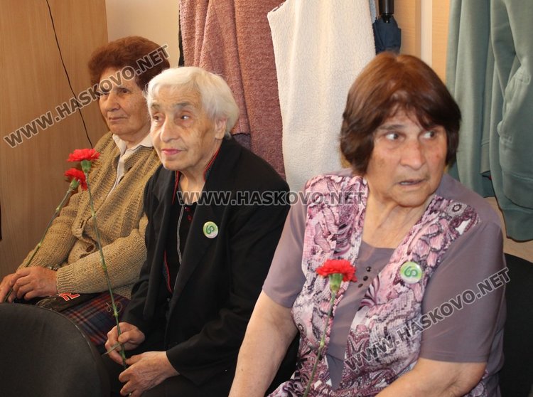 Бивши и настоящи каравеловци организираха среща на поколенията