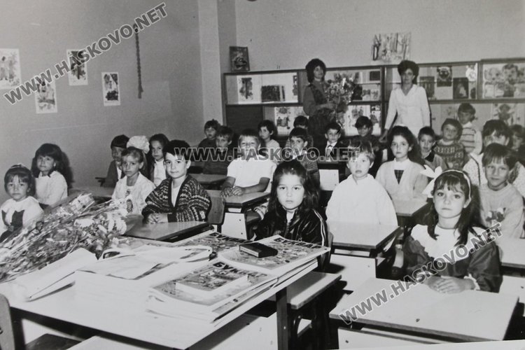 Бивши и настоящи каравеловци организираха среща на поколенията