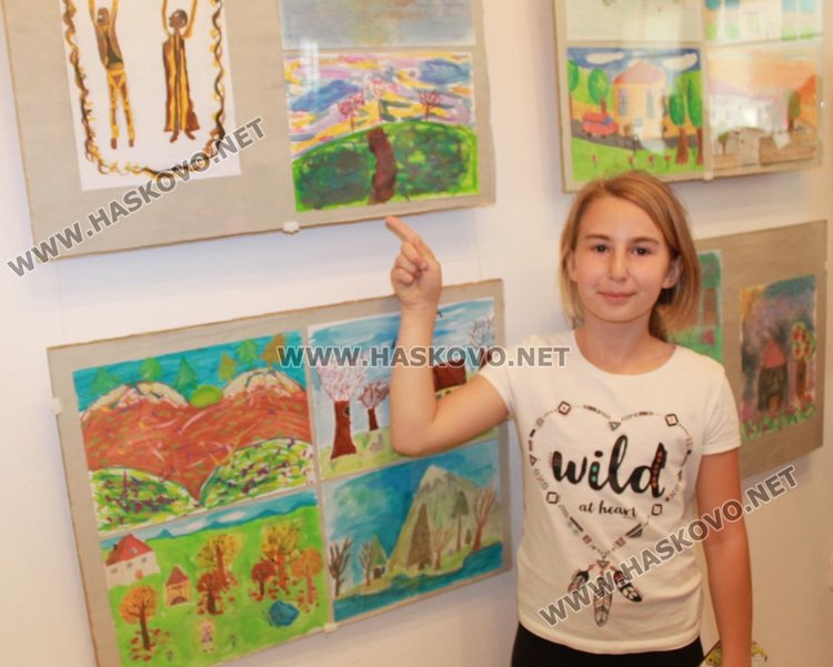 Каравеловци подредиха изложба за юбилея на училището