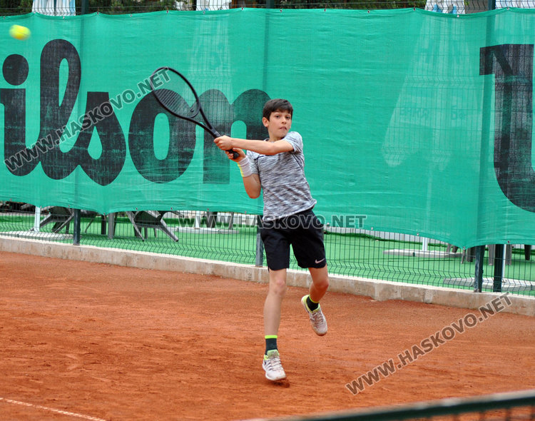 Адриано Дженев вдигна купата на Държавното по тенис в Хасково