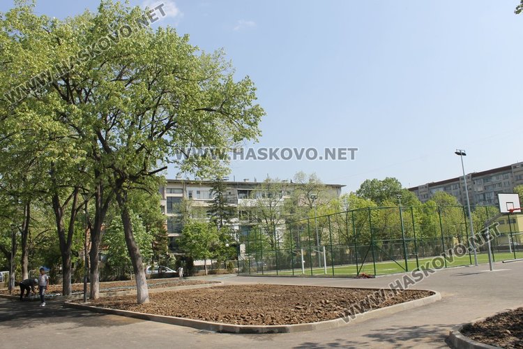 Бивши и настоящи каравеловци организираха среща на поколенията