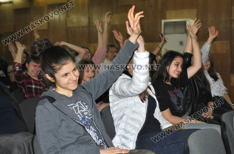 Дебютантите на “Южна пролет” в откровен разговор за литература с гимназистите от Хасково
