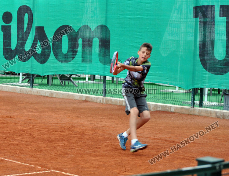 Адриано Дженев вдигна купата на Държавното по тенис в Хасково