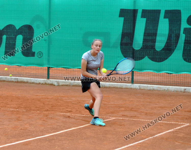 Адриано Дженев вдигна купата на Държавното по тенис в Хасково