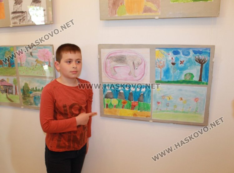 Каравеловци подредиха изложба за юбилея на училището