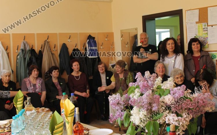 Бивши и настоящи каравеловци организираха среща на поколенията