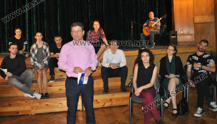 Дебютантите на “Южна пролет” в откровен разговор за литература с гимназистите от Хасково